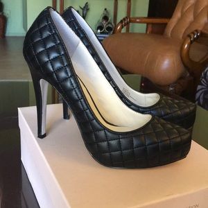 BCBG Black Pumps